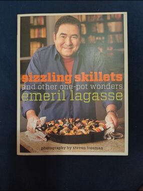Sizzling Skillets Cookbook - Blue Cover